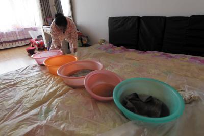 佛坪楼上漏水，住户失联，小区没物管，业主维权难！律师来支招……